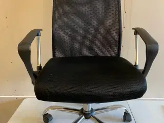 Pæn kontorstol, næsten ikke brugt 