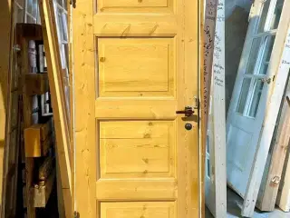 Original, smal og afsyret fyldningsdør m. karm