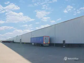 Nyopført lager-/produktionslejemål tæt ved motorvej