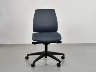 Interstuhl kontorstol med grå polster og sort stel