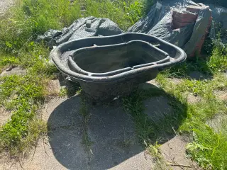 Formstøbt havebassin 250L