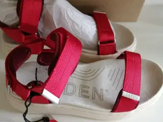 NYE WODEN SANDALER