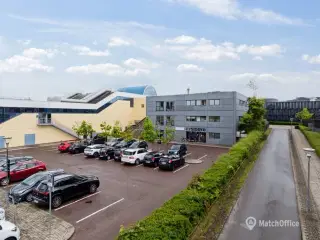 Kliniklejemål lige ved Hundige Station og Waves