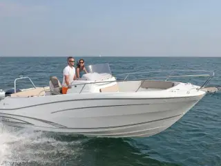 Jeanneau Cap Camarat 7.5 CC
