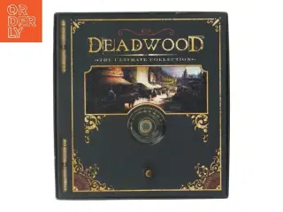 Deadwood: The Ultimate Collection DVD Box Set fra Dead Wood (str. 19,5x18 cm)