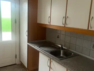 Gang/skabe køber afhenter inden 1/7 og tager ned