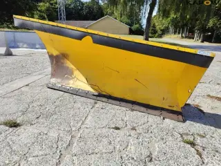- - - Sideplov