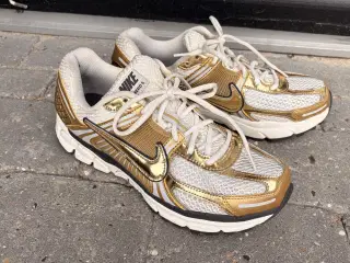 Nike Zoom Vomero 5-sko