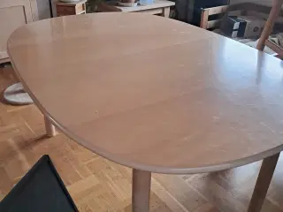 Spisebord med 6 stole
