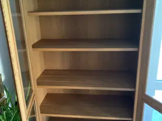 Vitrineskab i Egetræ