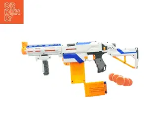 Legetøjsblaster med skumpile fra Nerf (str. 65 x 24 cm)