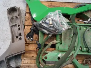John Deere 8235R Hitch