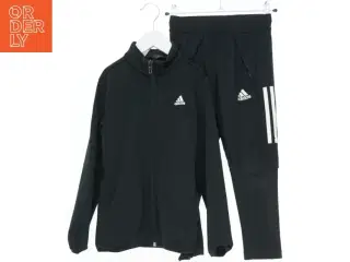 Adidas: Sort træningsdragt fra Adidas fra Adidas (str. 122)
