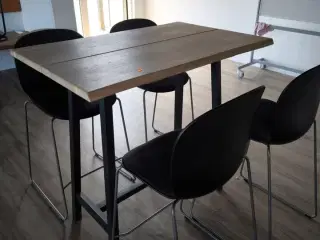 Højbord med 4 barstole