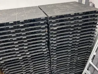Isabella klikgulv 50x50. 58 stk, 45kr pr stk