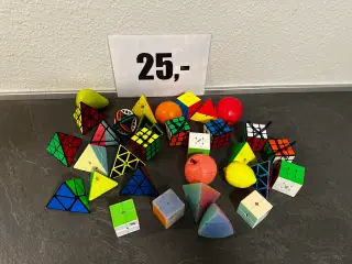 Rubik's cubes, og andre puzzles sælges. 