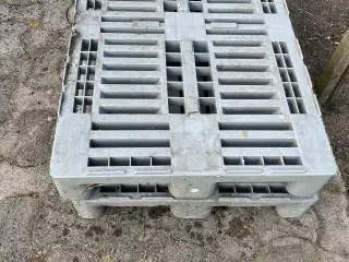 Plastik paller
