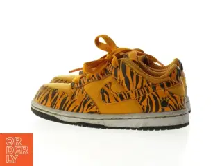 Gule sneakers med tigerprint fra Nike (str. 25)