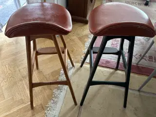 Flotte barstole i teak og læder