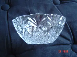 Skål i presset glas