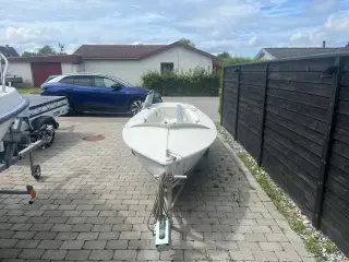 Ældre snipe jolle m/jollevogn