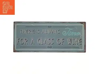 Vægskilt &#39;There&#39;s Always Time for a Glass of Wine&#39; fra LaFinesse (str. 30,5x13 cm)