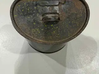 Gammel reto spand med låg til