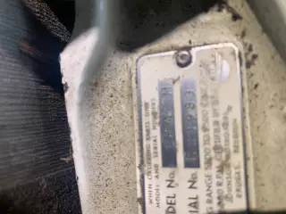 Søstærk jolle med motor og vogn