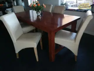 Flere Stole og spisebord