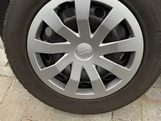 StålFælge med vinterdæk og original Audi kapsler 
