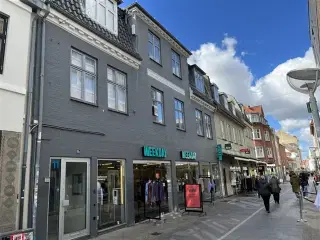 Centralt beliggende lejlighed i 2 plan, Aalborg, Nordjylland