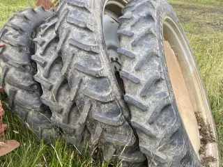 BKT 230/95R44(9.58R44)+8.3-32