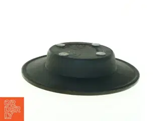 Metal fad med relief kant fra Nyborg Jern (str. Diameter 26 cm)