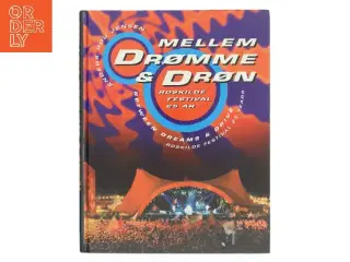Mellem drømme & drøn : Roskilde Festival 25 år af Anders Rou Jensen (Bog)