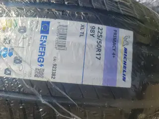 225 / 50 R 17