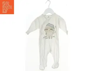 Babydragt med får motiv fra H&M (str. 62)