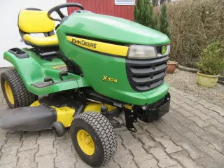 John Deere x 304 med 17 hk motor