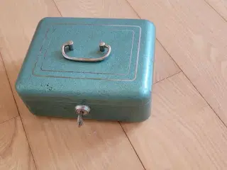 Pengekasse i grønmetal