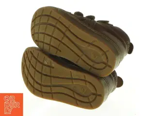 Barnesko i læder med velcro (str. 26)