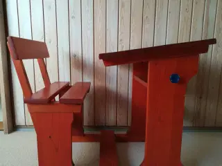 Skolebord med bænk