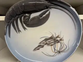 Royal Copenhagen stort hummer fad nr. 485, 1. sort