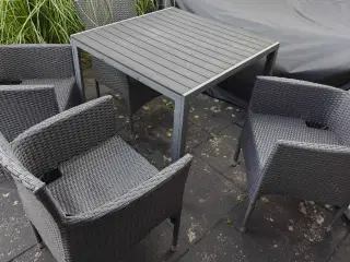 Havebord og 4 stole 