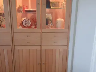 2 stk sæbebehandlet bøg vitrineskabe
