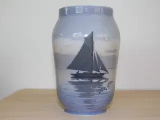 Vase med sejlskib fra Royal copenhagen