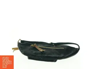Sort skuldertaske med lynlåse fra Maand (str. 35 x 18 cm)