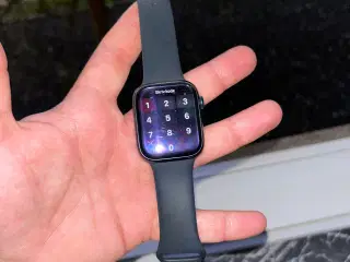 Apple Watch 7 45 mm GPS og SIM