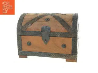 Dekorativ kiste i træ med metalbeslag (str. 28x20 cm)
