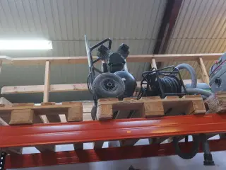 2 stk. kompresser og 2 stk. slangeopruller