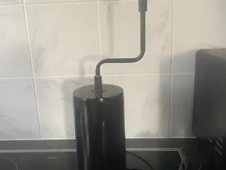 Bordlampe i sort marmor