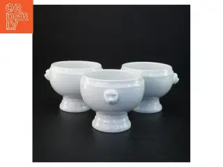Hvide porcelænsskåle med håndtag (str. 9,5 x 14 x 12 cm)